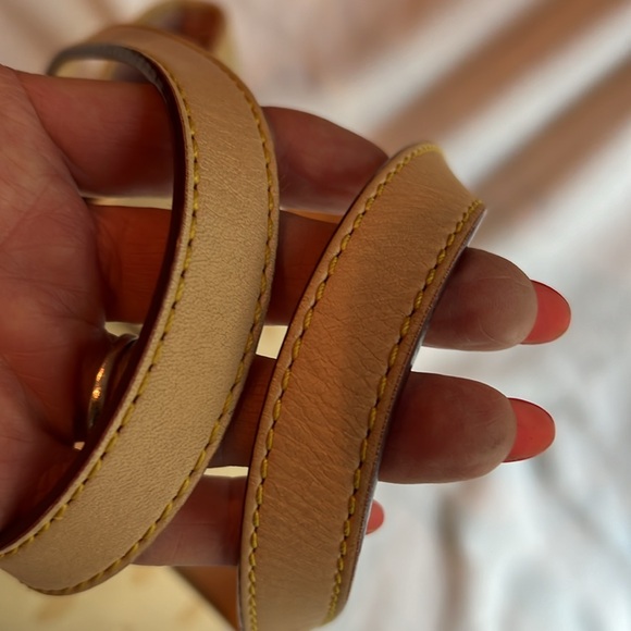 Dooney & Bourke shoulder bucket bag - Picture 5 of 10